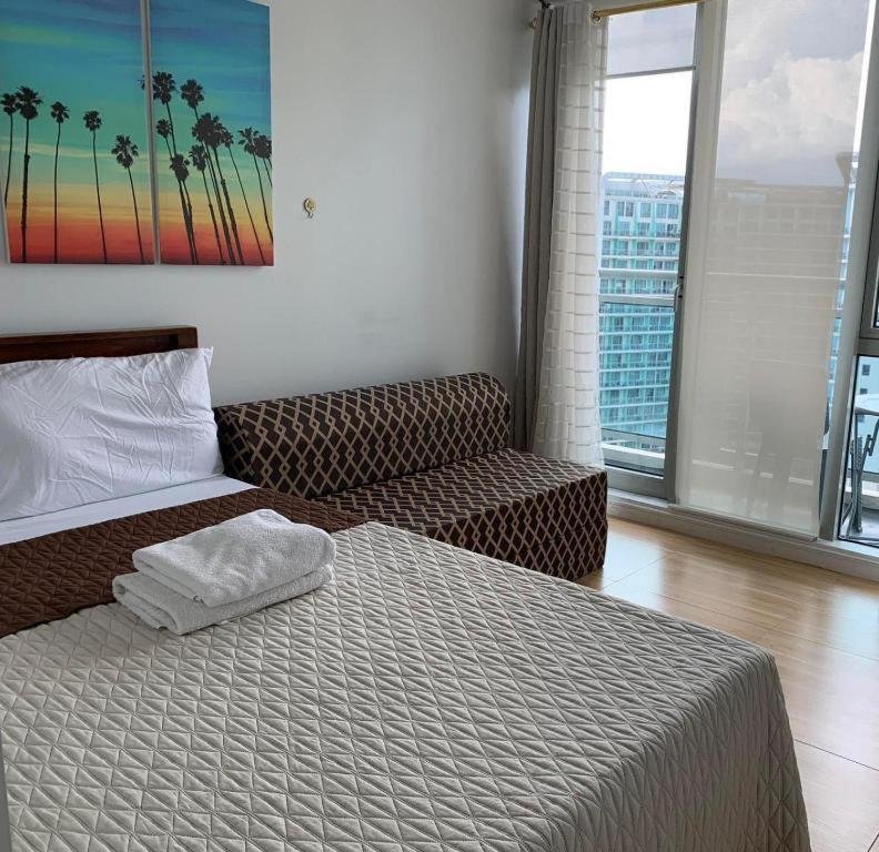 Azure C7 Balcony, Wifi, Near Mall Airport Manila Exterior photo