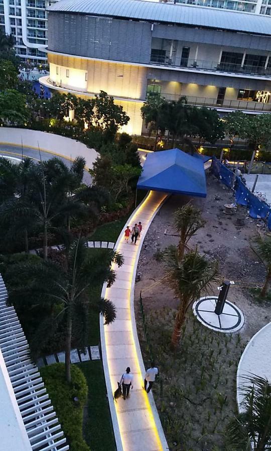 Azure C7 Balcony, Wifi, Near Mall Airport Manila Exterior photo
